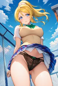屋上にいる夏服姿の絢瀬絵里のパンチラ