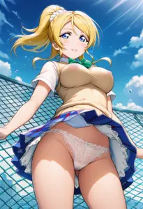 屋上にいる夏服姿の絢瀬絵里のパンチラ
