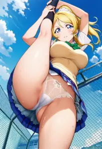 屋上にいる夏服姿の絢瀬絵里のパンチラ