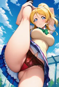 屋上にいる夏服姿の絢瀬絵里のパンチラ
