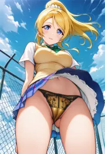 屋上にいる夏服姿の絢瀬絵里のパンチラ