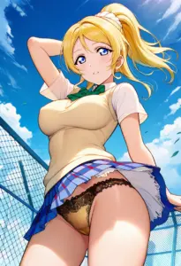 屋上にいる夏服姿の絢瀬絵里のパンチラ