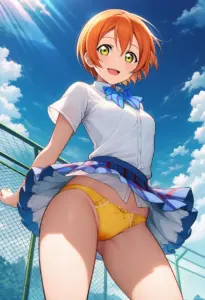屋上にいる夏服姿の星空凛のパンチラ