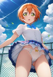 屋上にいる夏服姿の星空凛のパンチラ