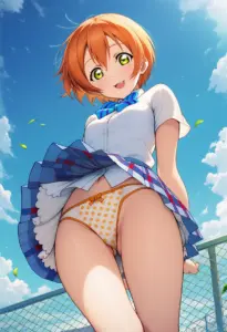 屋上にいる夏服姿の星空凛のパンチラ
