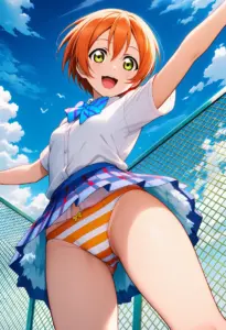 屋上にいる夏服姿の星空凛のパンチラ