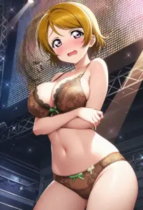 ステージで下着を露出させられる小泉花陽