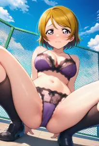 屋上で下着を露出させられる小泉花陽
