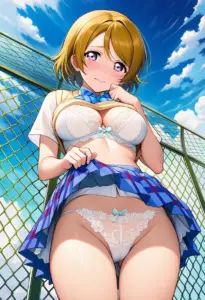 屋上で下着を露出させられる夏服姿の小泉花陽
