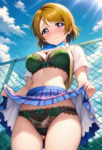 屋上で下着を露出させられる夏服姿の小泉花陽