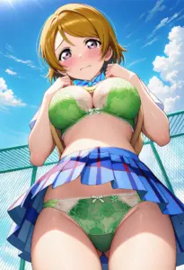 屋上で下着を露出させられる夏服姿の小泉花陽