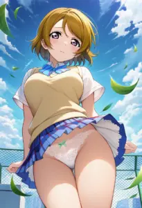 屋上にいる夏服姿の小泉花陽のパンチラ