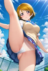 屋上にいる夏服姿の小泉花陽のパンチラ