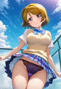 屋上にいる夏服姿の小泉花陽のパンチラ