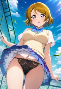 屋上にいる夏服姿の小泉花陽のパンチラ