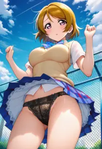 屋上にいる夏服姿の小泉花陽のパンチラ