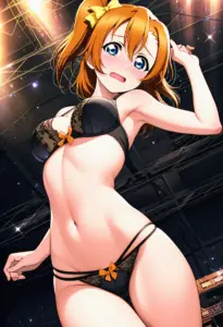 ステージで下着を露出させられる高坂穂乃果