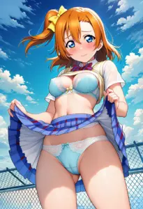 屋上で下着を露出させられる夏服姿の高坂穂乃果