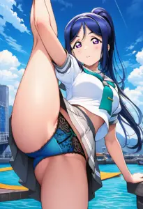 海辺にいる夏服姿の松浦果南のパンチラ