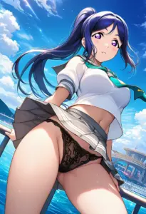 海辺にいる夏服姿の松浦果南のパンチラ