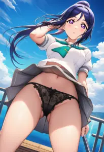 海辺にいる夏服姿の松浦果南のパンチラ