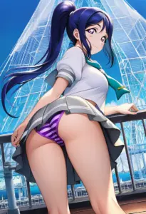 海辺にいる夏服姿の松浦果南の背面パンチラ