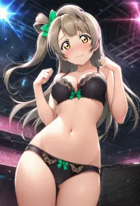ステージで下着を露出させられる南ことり