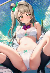 屋上で下着を露出させられる南ことり