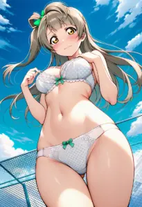 屋上で下着を露出させられる南ことり