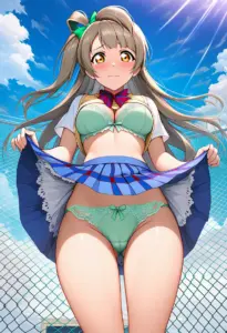 屋上で下着を露出させられる夏服姿の南ことり