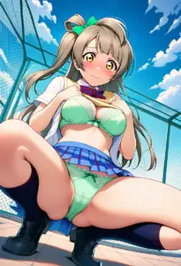 屋上で下着を露出させられる夏服姿の南ことり