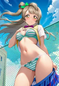 屋上で下着を露出させられる夏服姿の南ことり