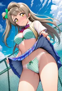 屋上で下着を露出させられる夏服姿の南ことり