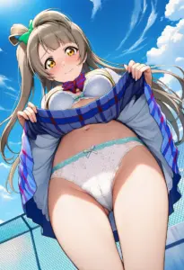 屋上で下着を露出させられる夏服姿の南ことり