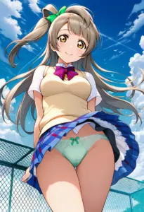 屋上にいる夏服姿の南ことりのパンチラ
