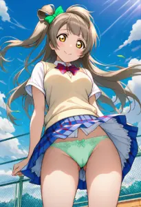 屋上にいる夏服姿の南ことりのパンチラ