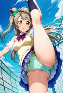 屋上にいる夏服姿の南ことりのパンチラ