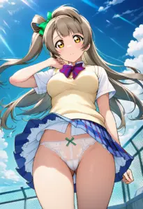屋上にいる夏服姿の南ことりのパンチラ