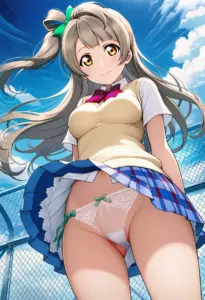 屋上にいる夏服姿の南ことりのパンチラ