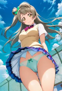 屋上にいる夏服姿の南ことりのパンチラ