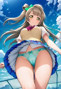 屋上にいる夏服姿の南ことりのパンチラ