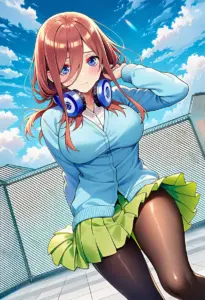 屋上にいる夏服姿の中野三玖
