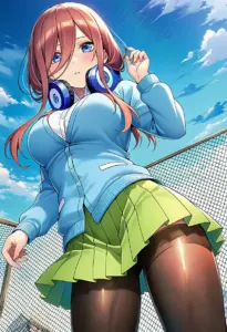屋上にいる夏服姿の中野三玖