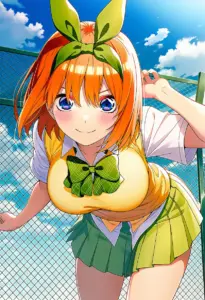 屋上にいる夏服姿の中野四葉