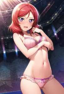 ステージで下着を露出させられる西木野真姫