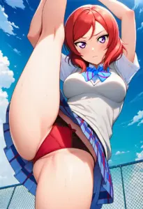 屋上にいる夏服姿の西木野真姫のパンチラ