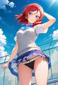 屋上にいる夏服姿の西木野真姫のパンチラ