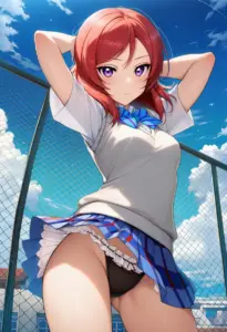 屋上にいる夏服姿の西木野真姫のパンチラ