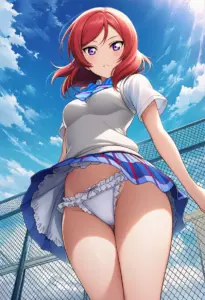 屋上にいる夏服姿の西木野真姫のパンチラ