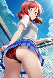 屋上にいる夏服姿の西木野真姫の背面パンチラ